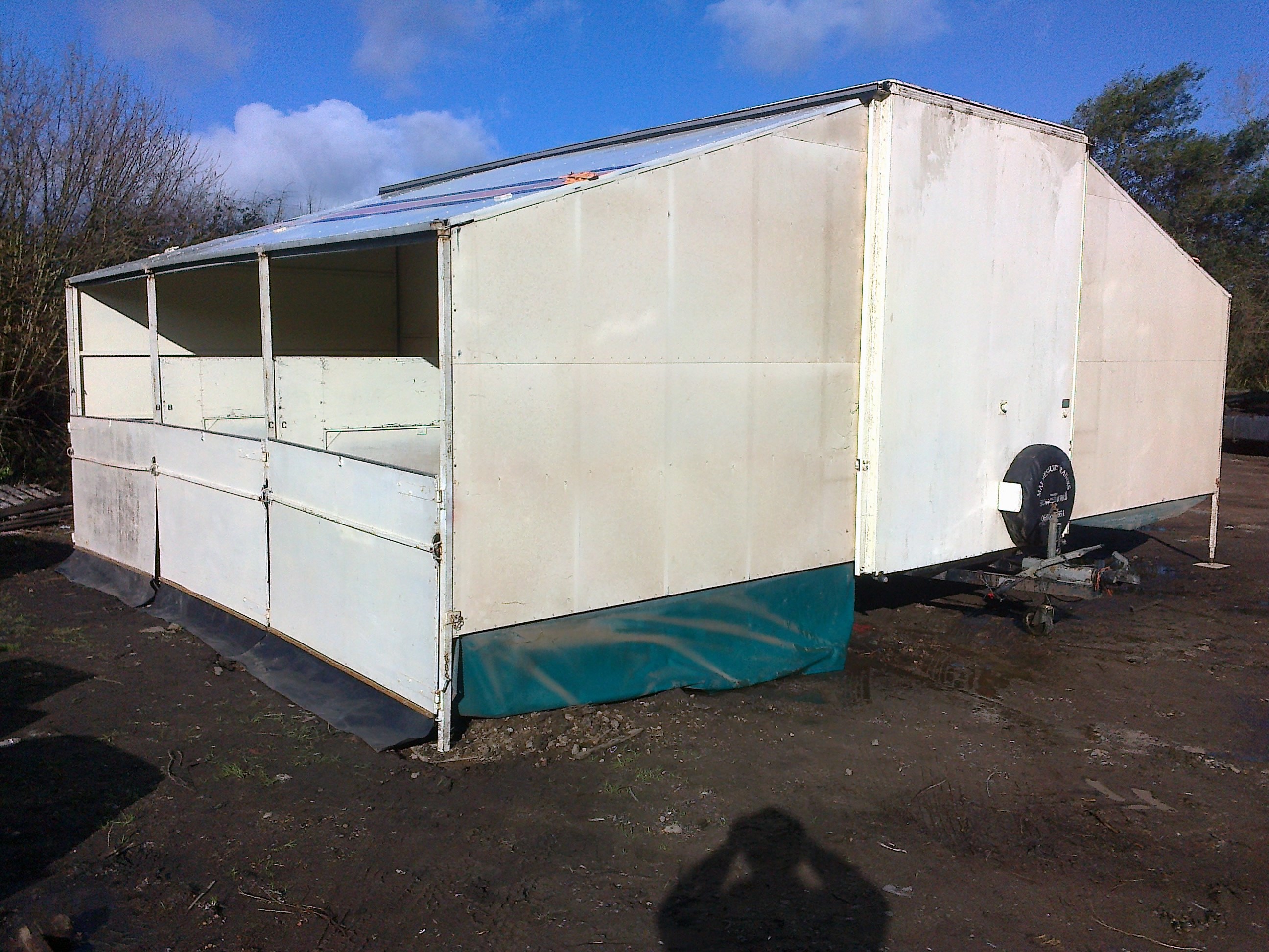 Stabling trailer