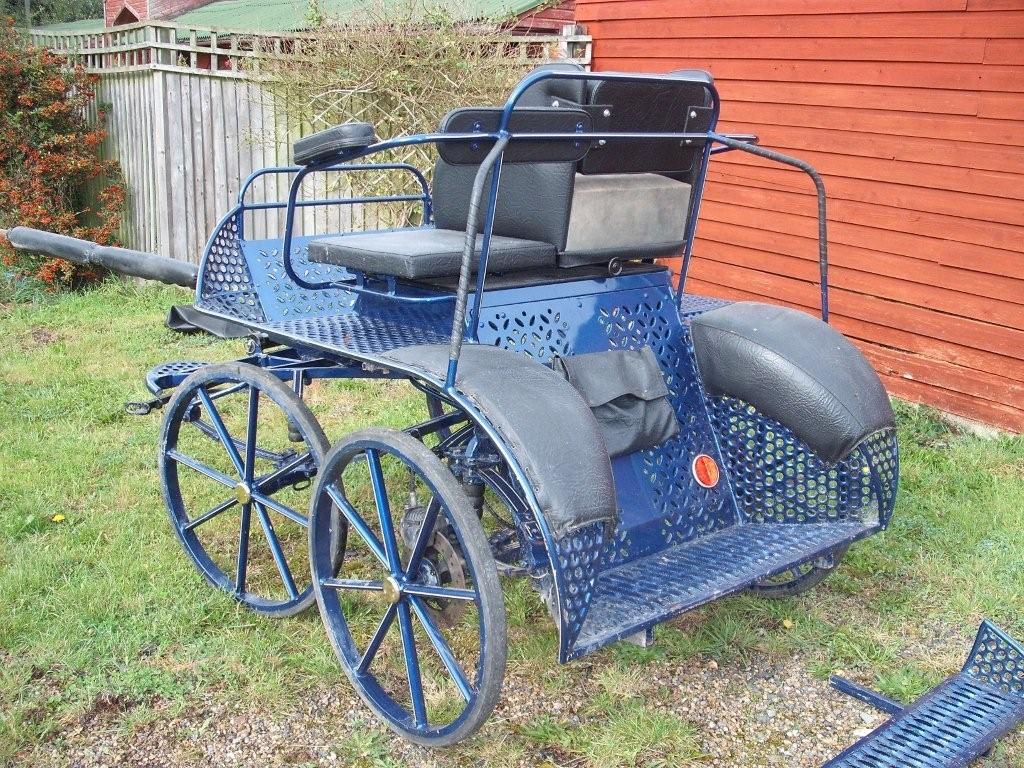 HARTLAND 'BATMAN' PONY PAIR CARRIAGE 