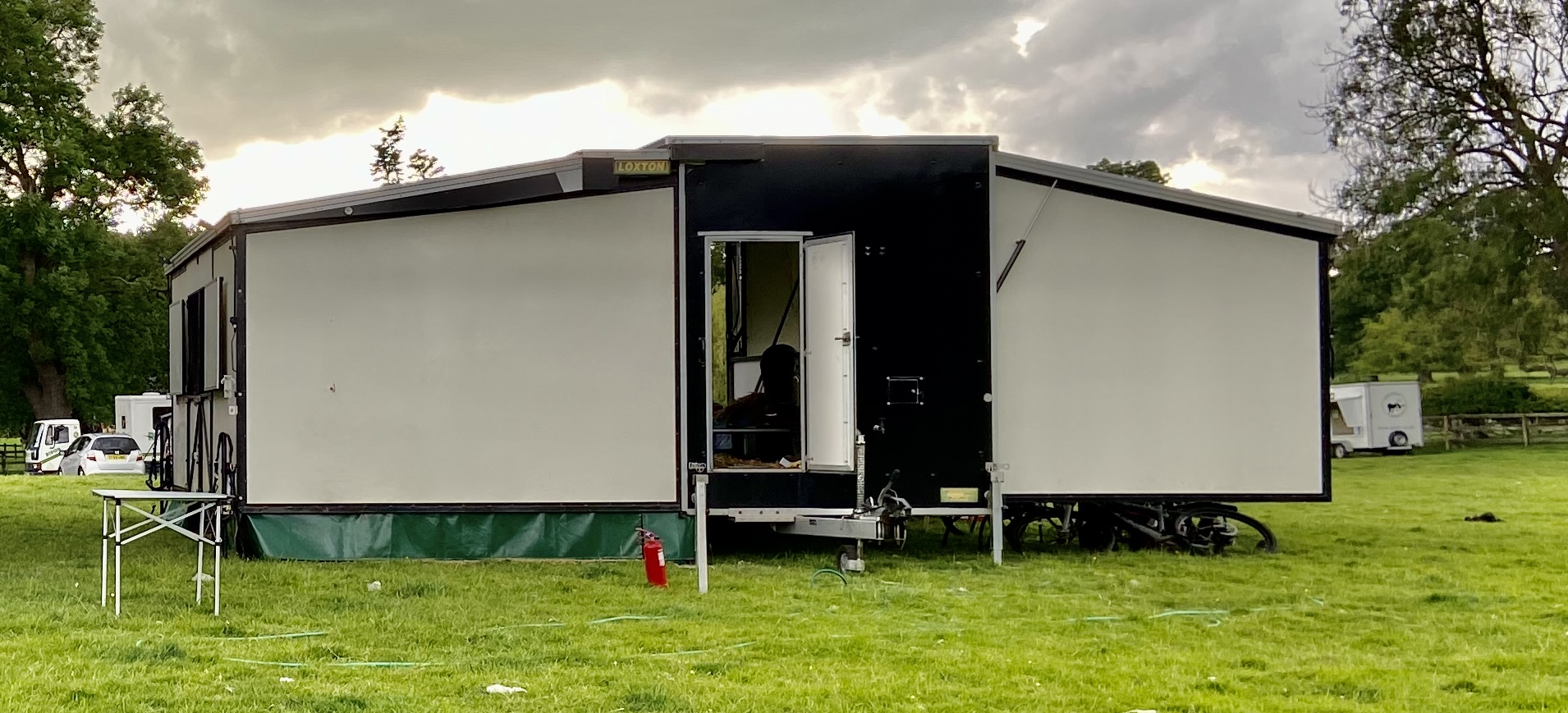 Stabling trailer